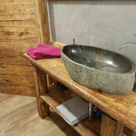 아파트 Woid Mandl